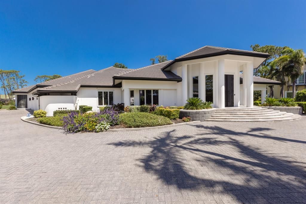 Attached, Exterior, Facade, Mediterranean