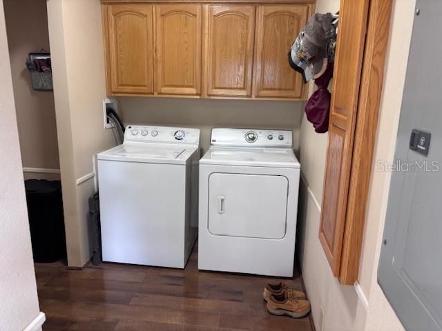 Interior, Utility Closets, Washer, Wood Texture Flooring