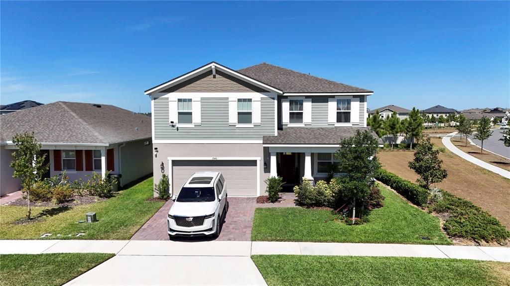 Attached, Exterior, Facade, American Craftsman