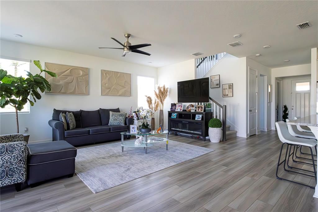 Interior, Living room, Recessed Lighting, Wood Texture Flooring