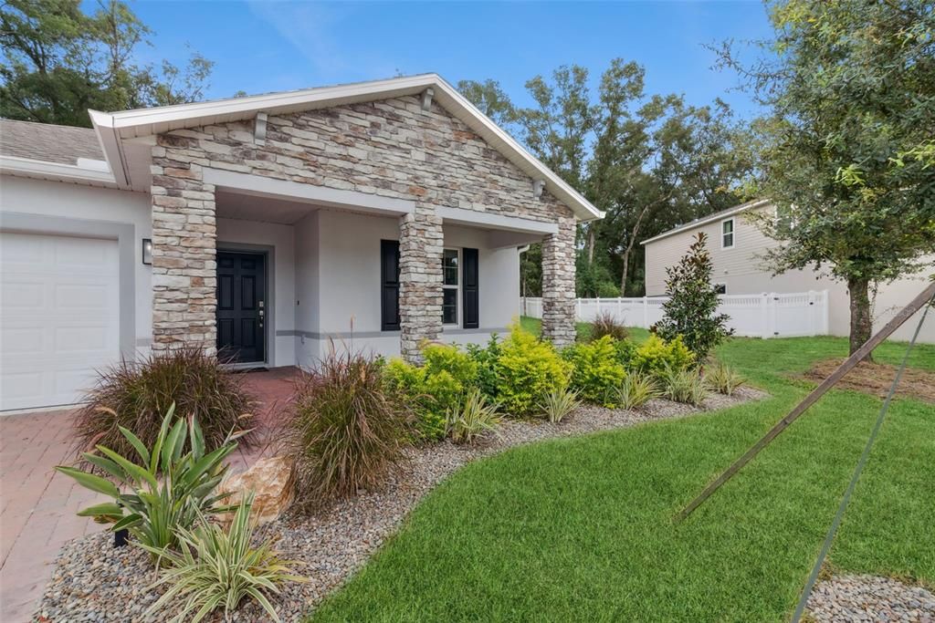Attached, Exterior, Facade, Ranch