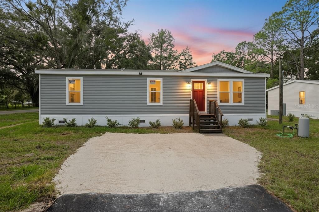 Backyard, Exterior, Facade, Ranch