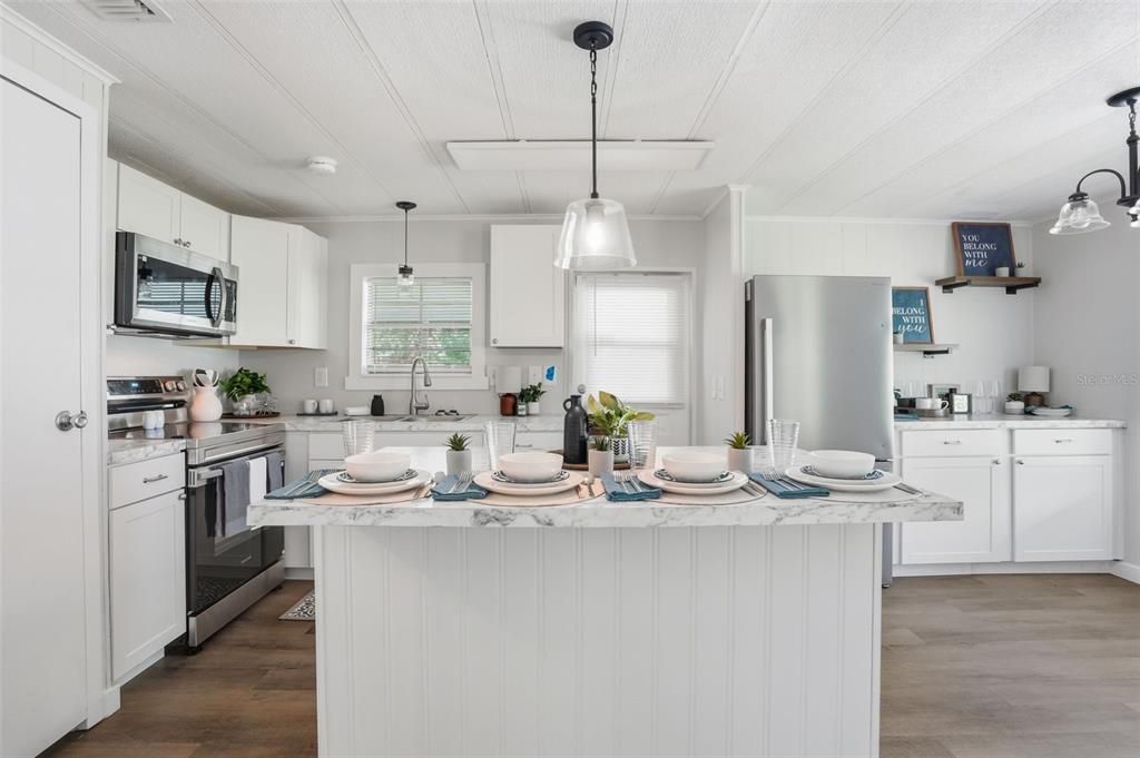 Interior, Kitchen, Pendant Lights, Wood Texture Flooring