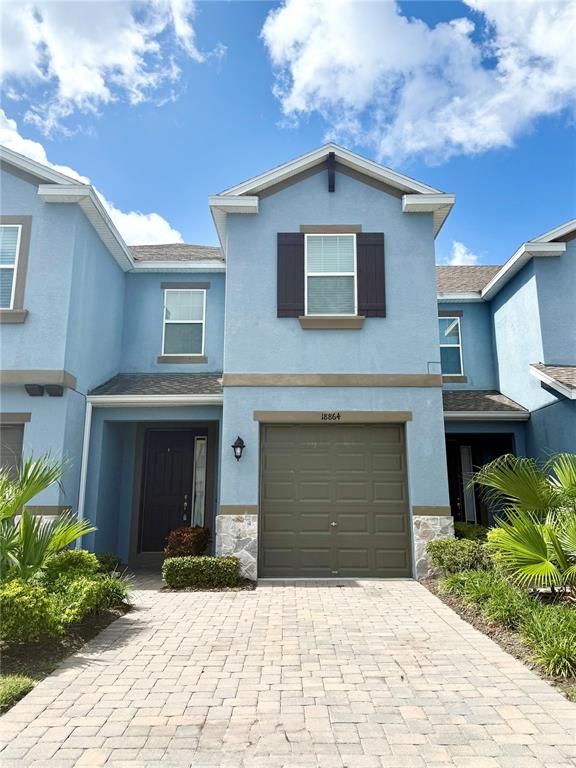 Attached, Exterior, Facade, Mediterranean