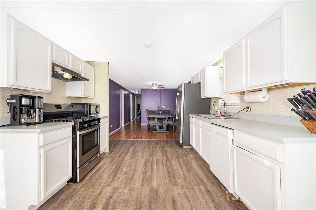 Dining room, Interior, Kitchen, Stainless Steel Appliances, Wood Texture Flooring