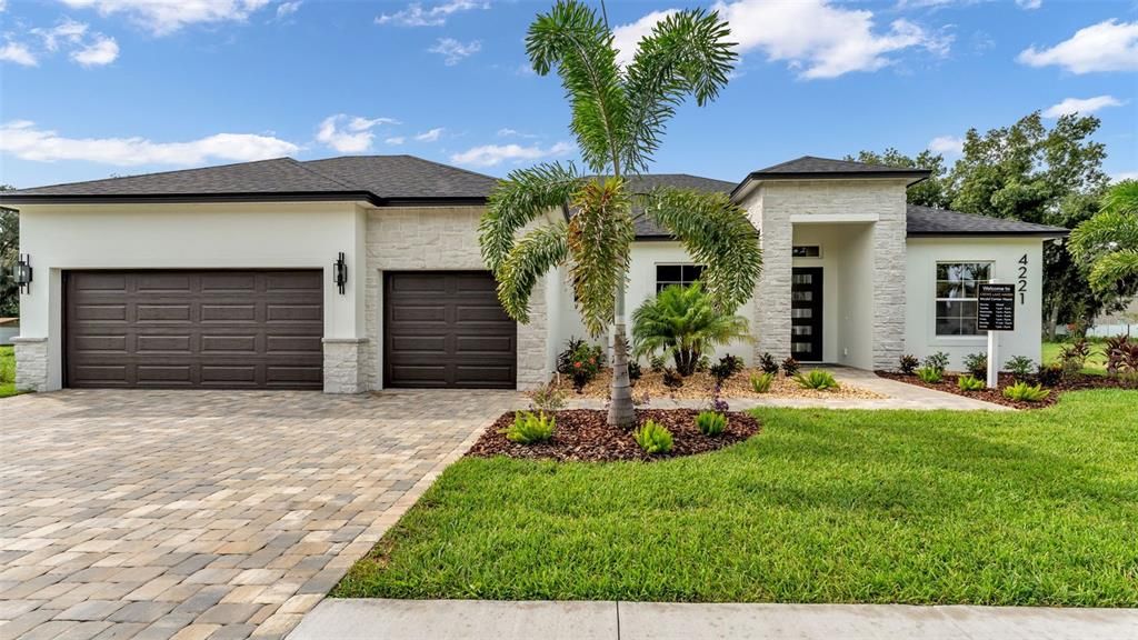 Attached, Exterior, Facade, Ranch