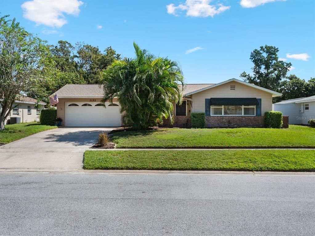 Attached, Exterior, Facade, Ranch