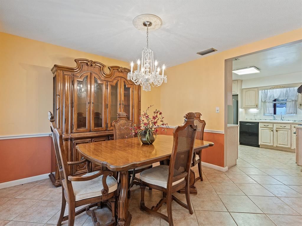 Chandelier, Dining room, Interior, Kitchen