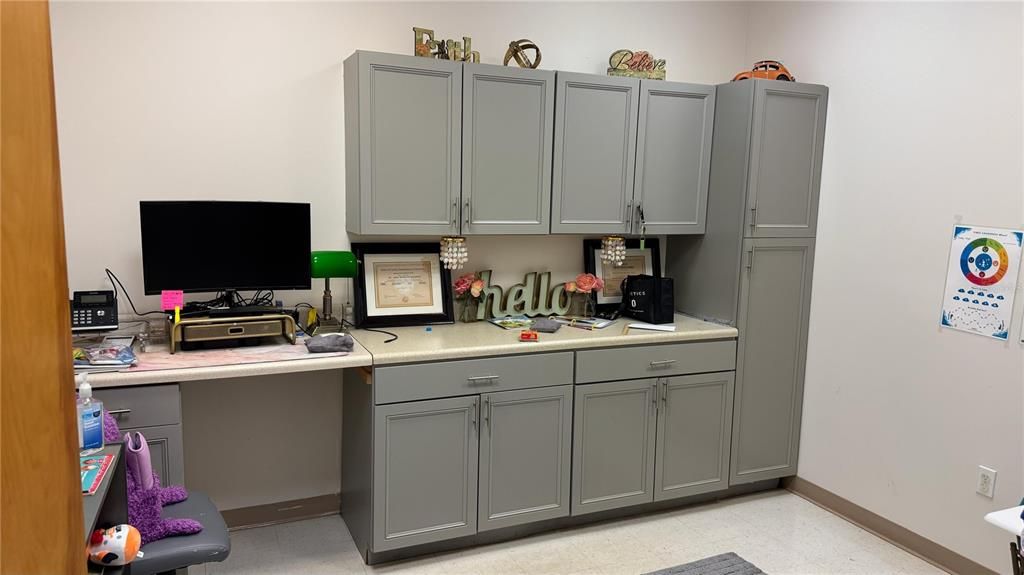 Home Office, Interior