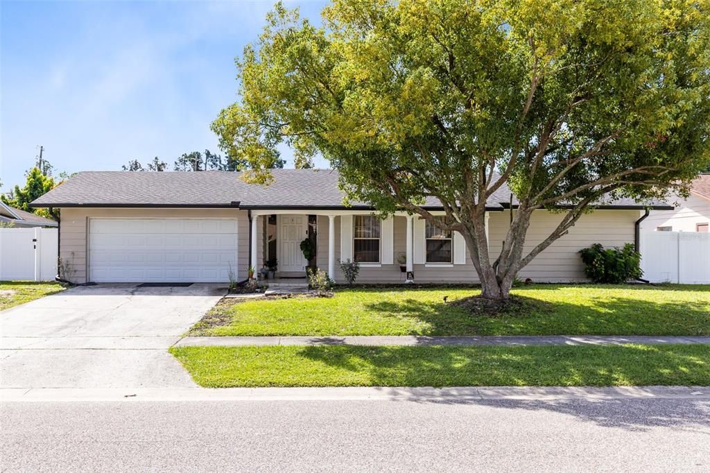 Attached, Exterior, Facade, Ranch
