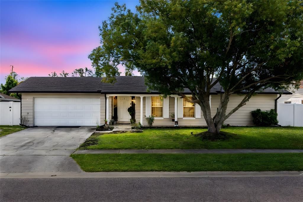 Attached, Exterior, Facade, Ranch