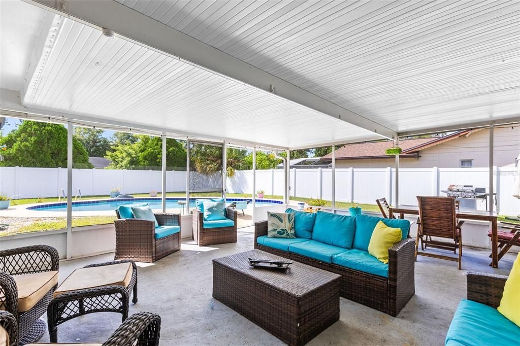 Exterior, Interior, Pool, Sun Room