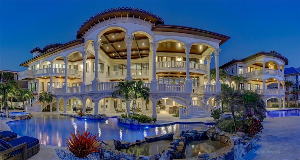 Exterior, Facade, Pool, Mediterranean