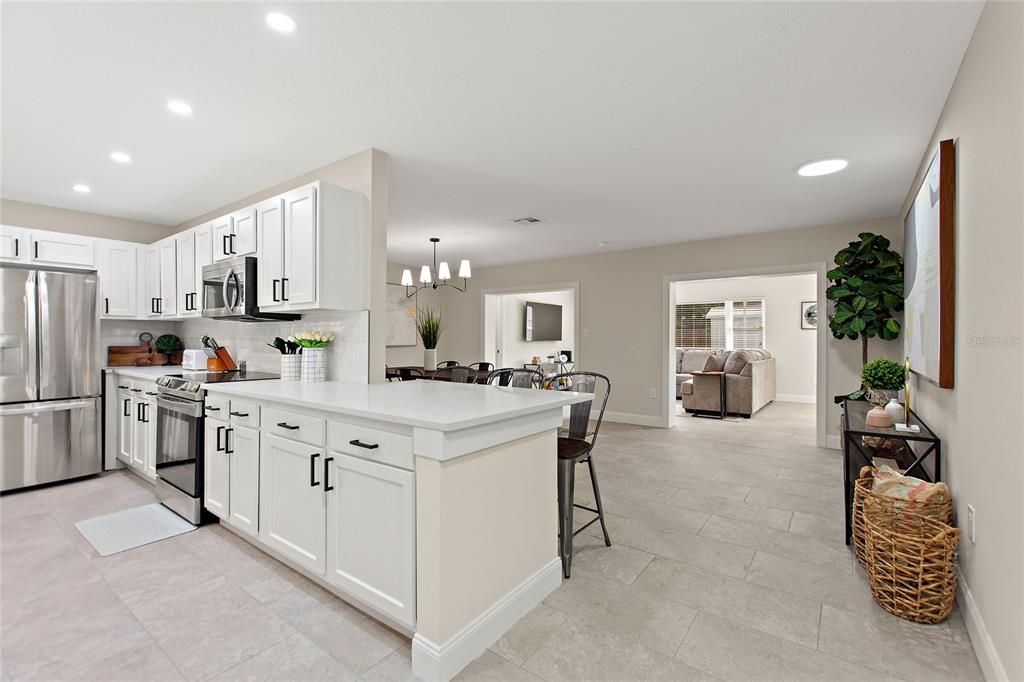 Chandelier, Dining room, Interior, Kitchen, Recessed Lighting, Stainless Steel Appliances
