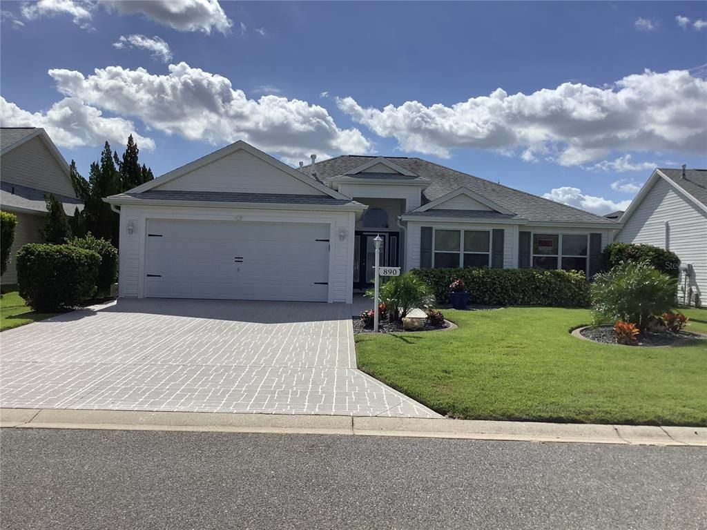 Attached, Exterior, Facade, Ranch