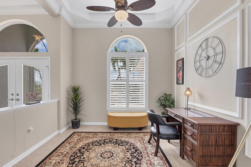 Home Office, Interior