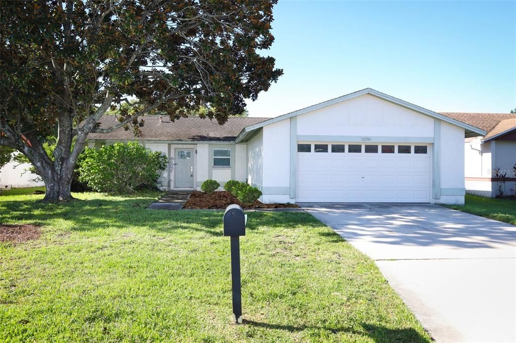 Attached, Exterior, Facade, Ranch