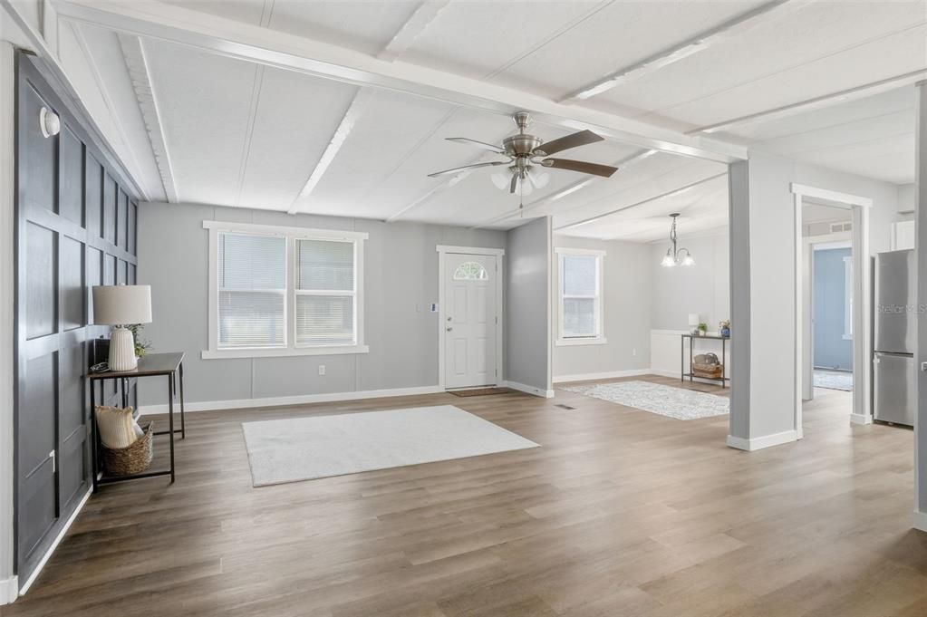 Empty room, Interior, Pendant Lights, Wood Texture Flooring