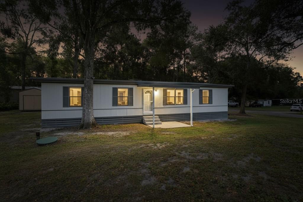 Backyard, Exterior, Facade, Ranch