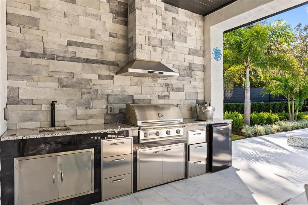 Exterior, Outdoor Kitchen