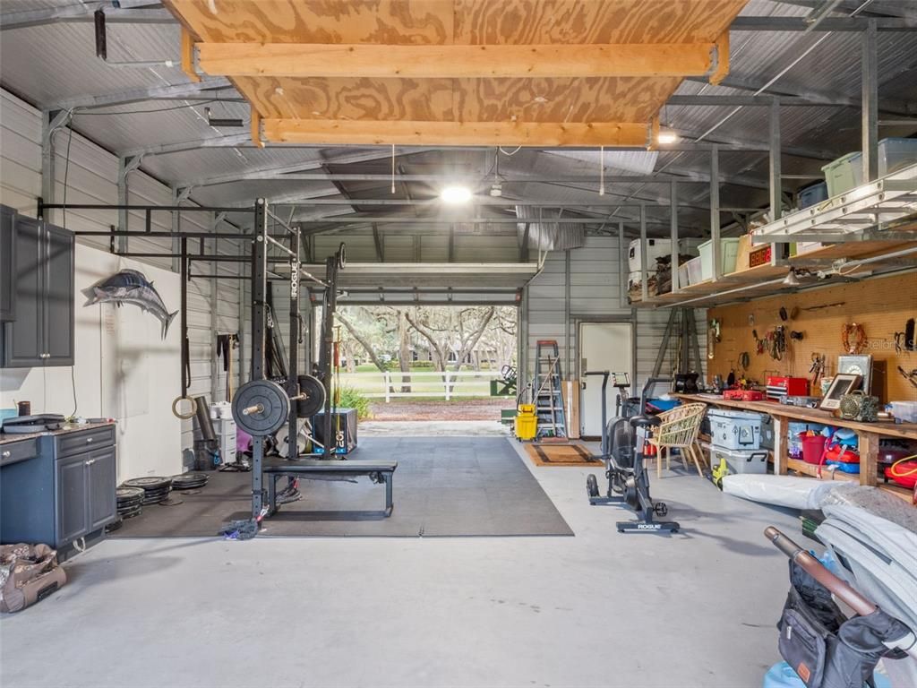 Fitness Equipment, Garage, Interior, Wooden Beams