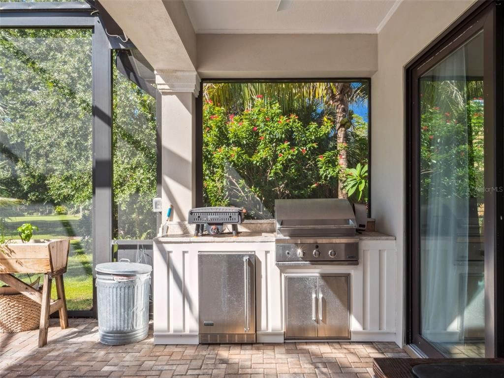 Exterior, Outdoor Kitchen