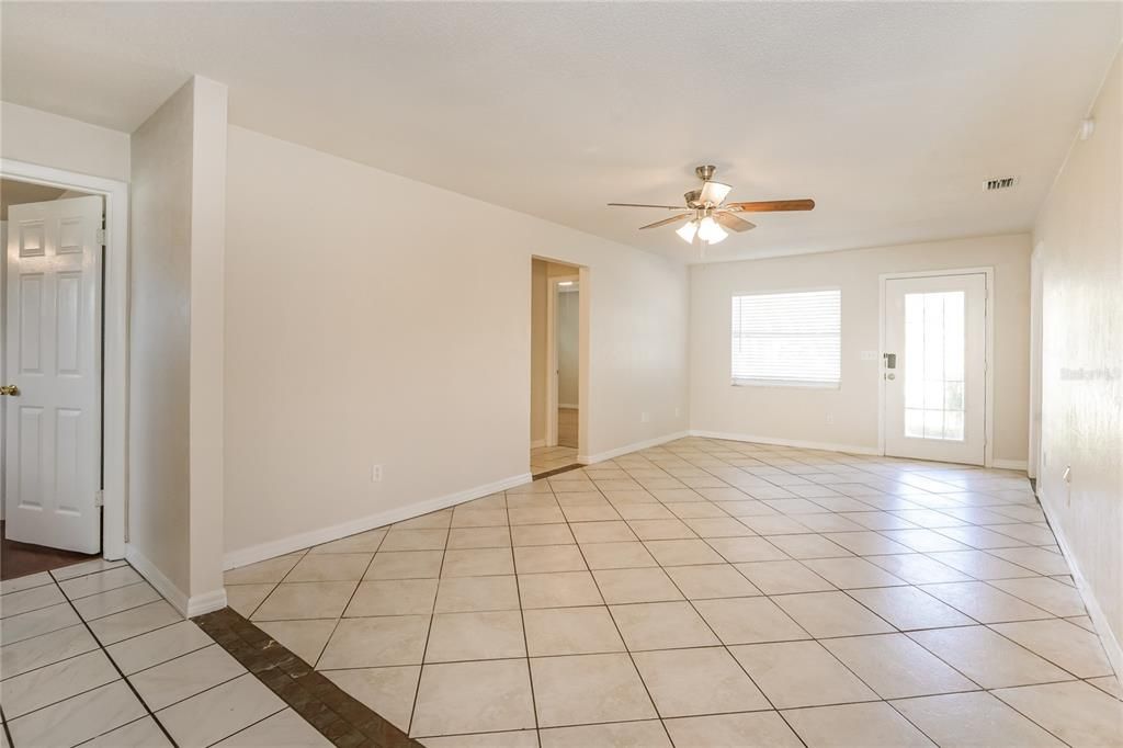 Empty room, Interior