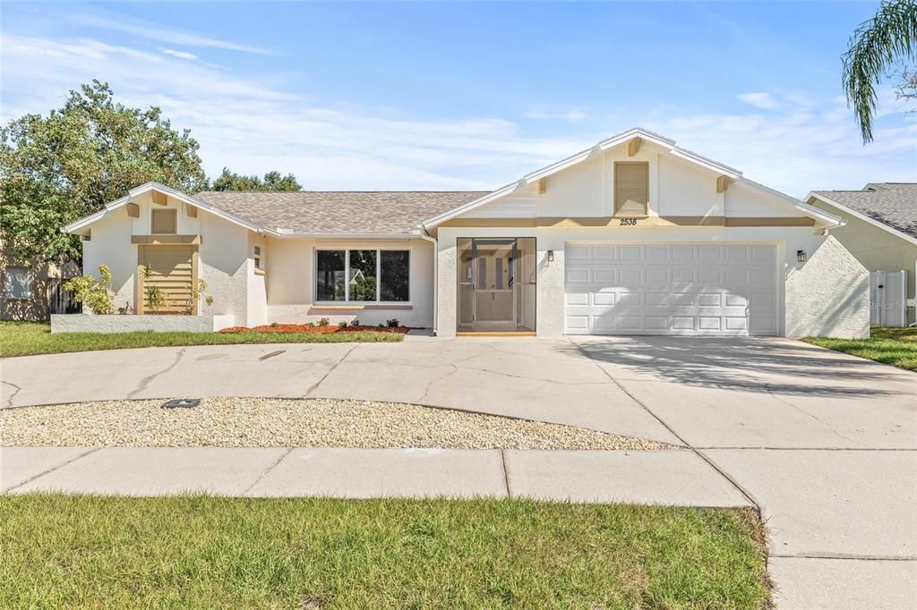Attached, Exterior, Facade, Ranch