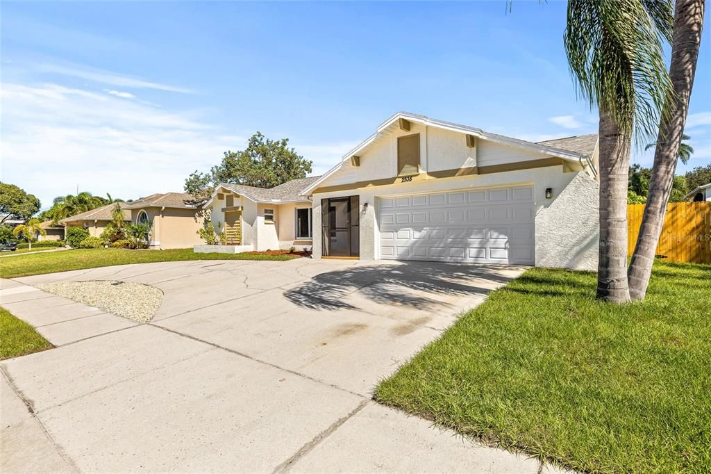 Attached, Exterior, Facade, Ranch