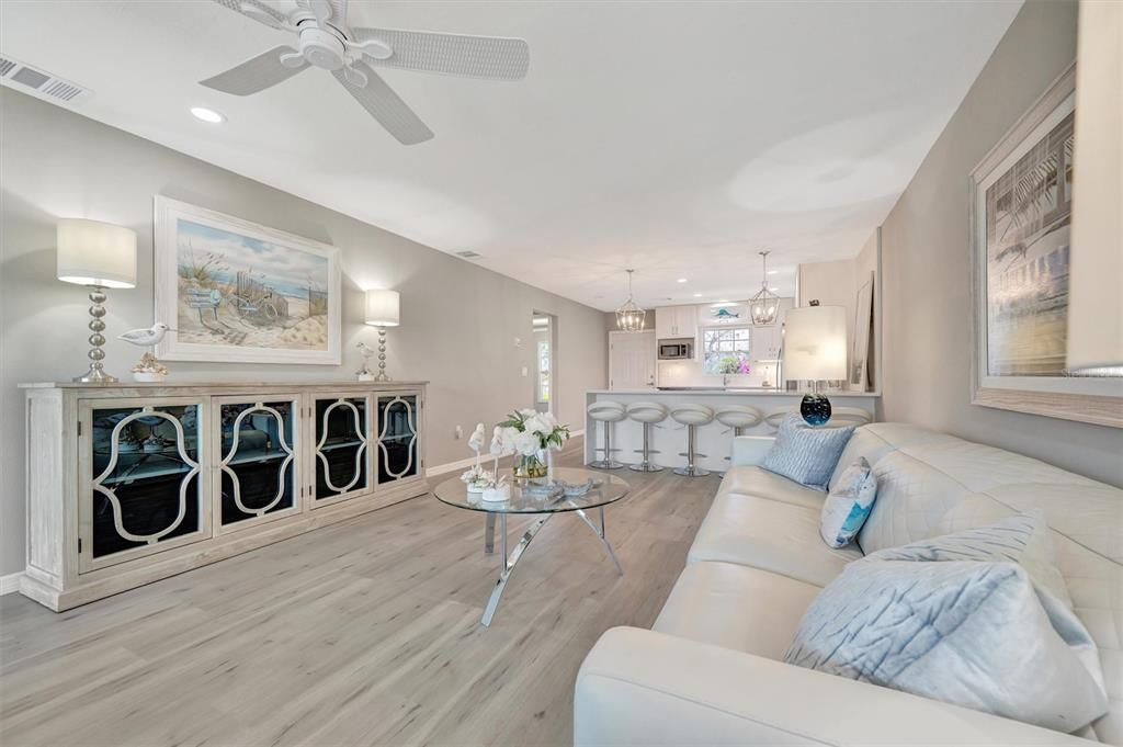 Interior, Living room, Pendant Lights, Recessed Lighting, Wood Texture Flooring