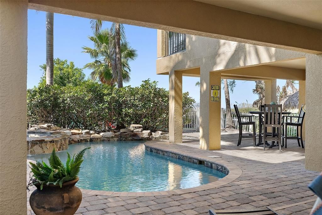 Exterior, Pool