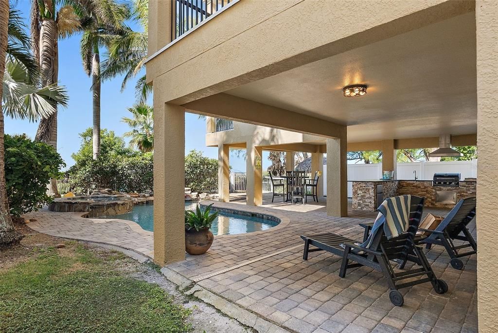 Exterior, Outdoor Kitchen, Pool