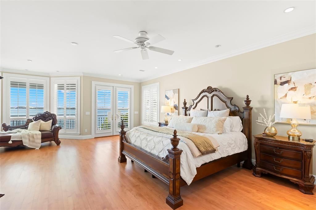 Bedroom, Interior, Recessed Lighting, Water, Wood Texture Flooring