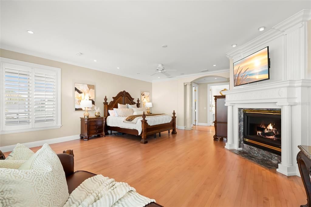 Bedroom, Fireplace, Interior, Recessed Lighting, Wood Texture Flooring