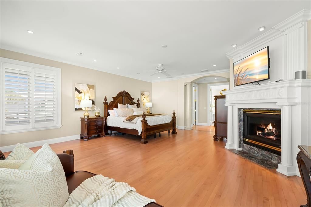 Bedroom, Fireplace, Interior, Recessed Lighting, Wood Texture Flooring