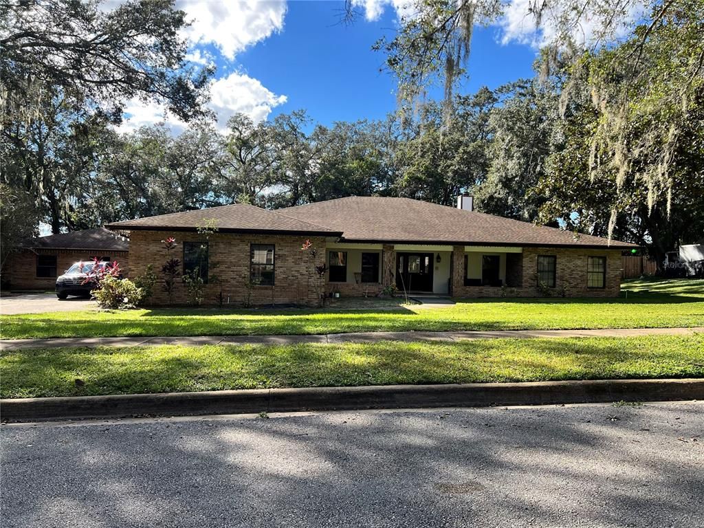 Exterior, Facade, Brick Facade, Ranch
