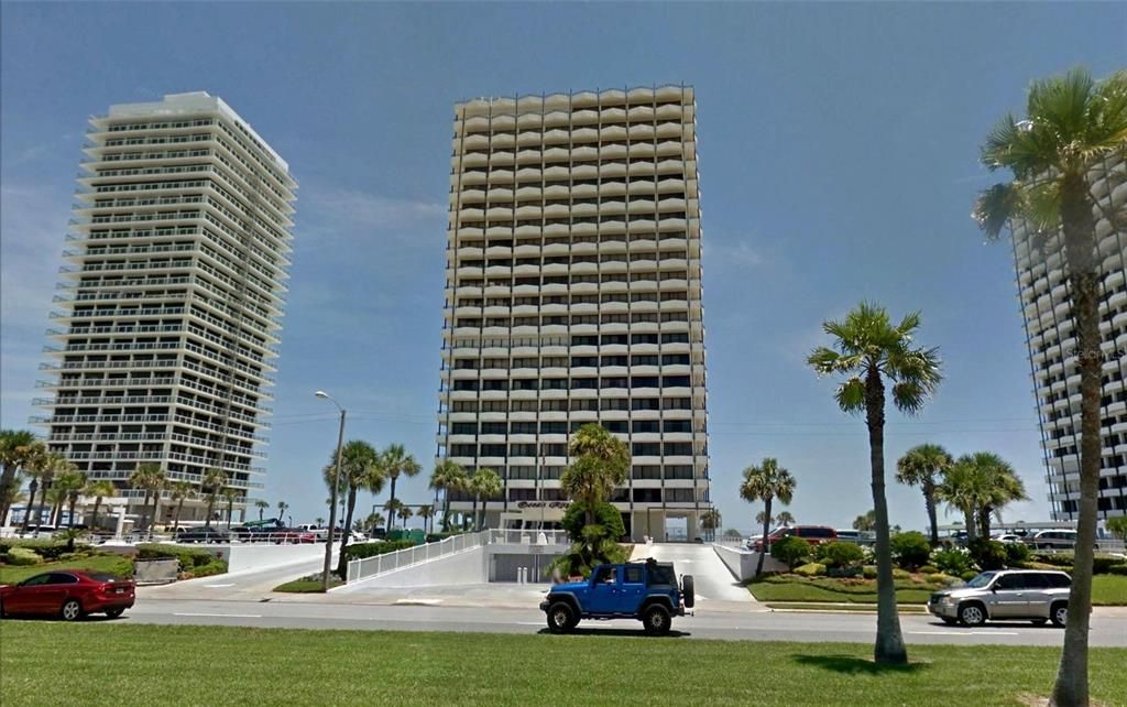 Exterior, Facade, Highrise