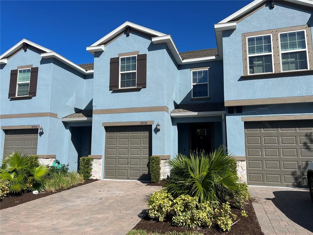 Attached, Exterior, Facade, Rowhouse