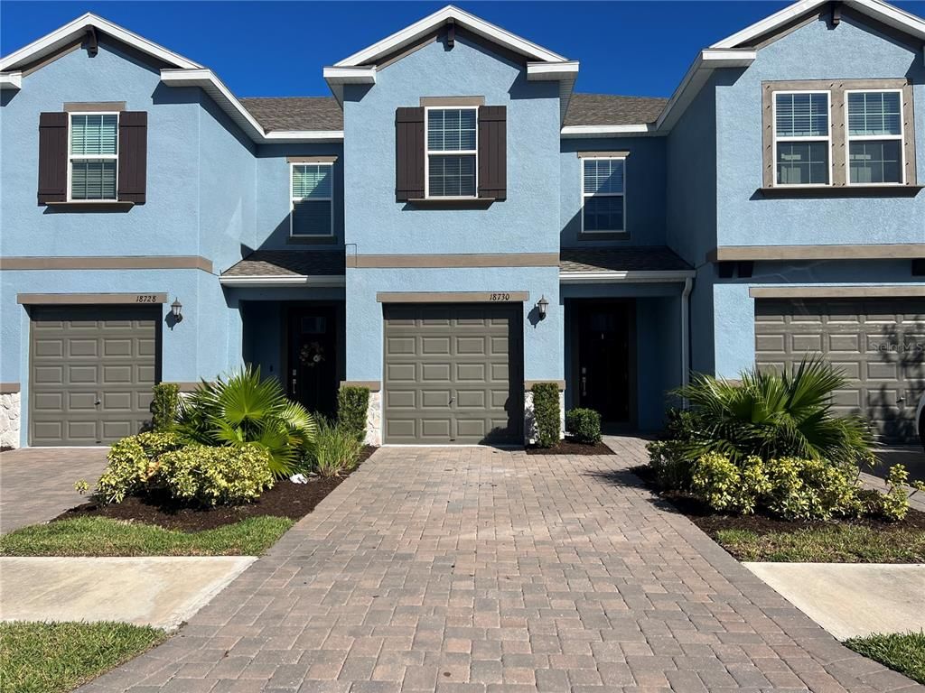 Attached, Exterior, Facade, Rowhouse