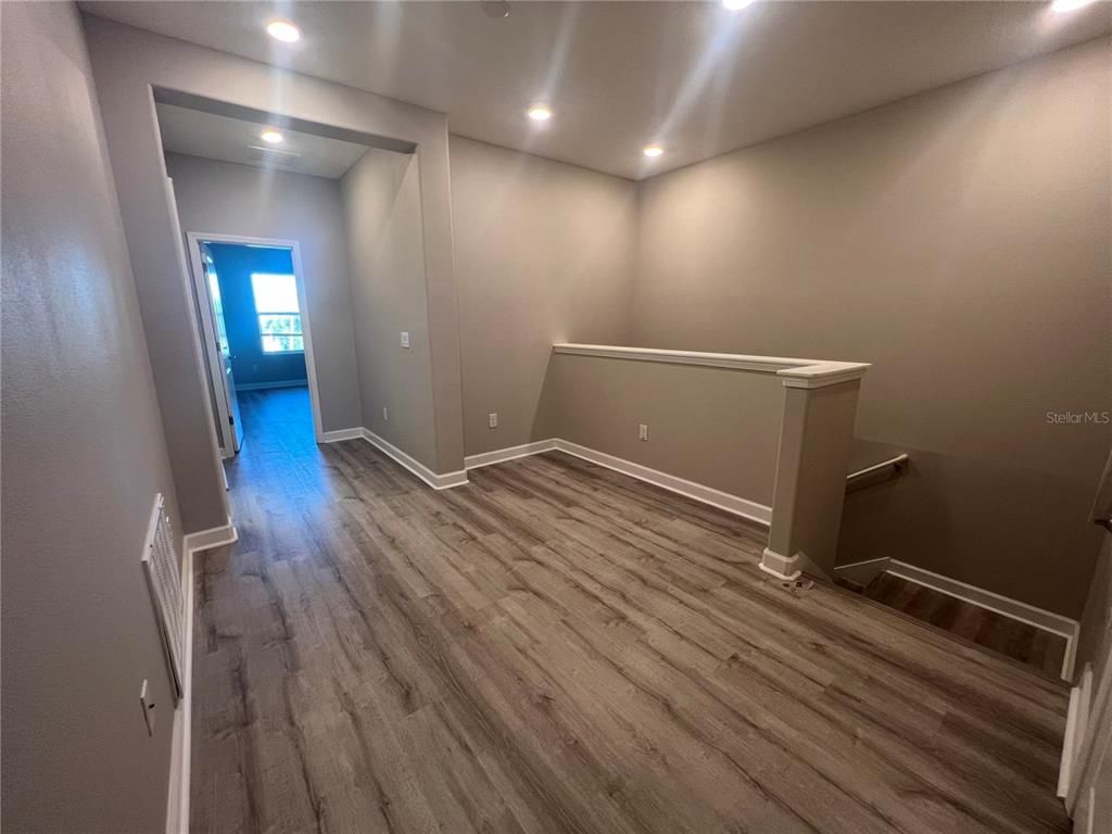 Interior, Recessed Lighting, Wood Texture Flooring