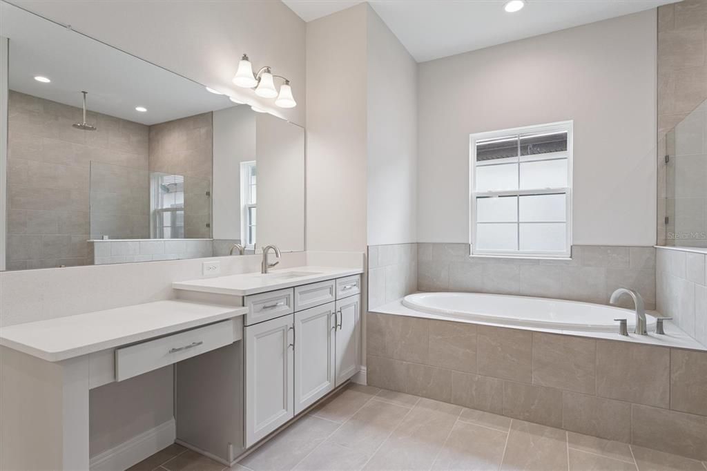 Bathroom, Dual Sink Vanities, Interior, Recessed Lighting