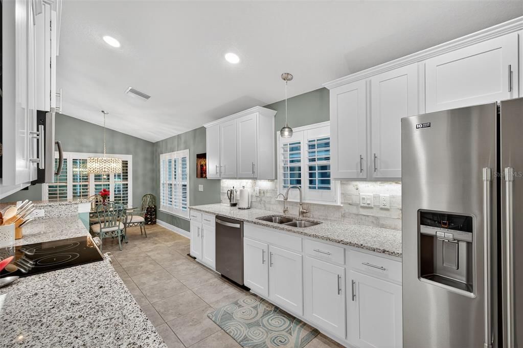 Dining room, Interior, Kitchen, Pendant Lights, Recessed Lighting, Stainless Steel Appliances