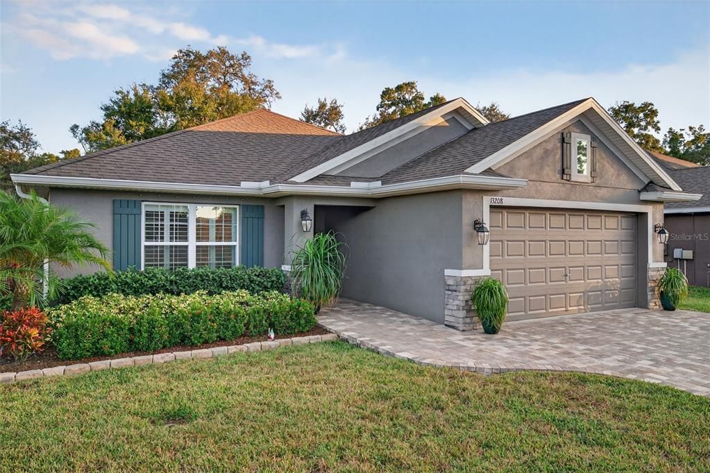 Attached, Exterior, Facade, Ranch
