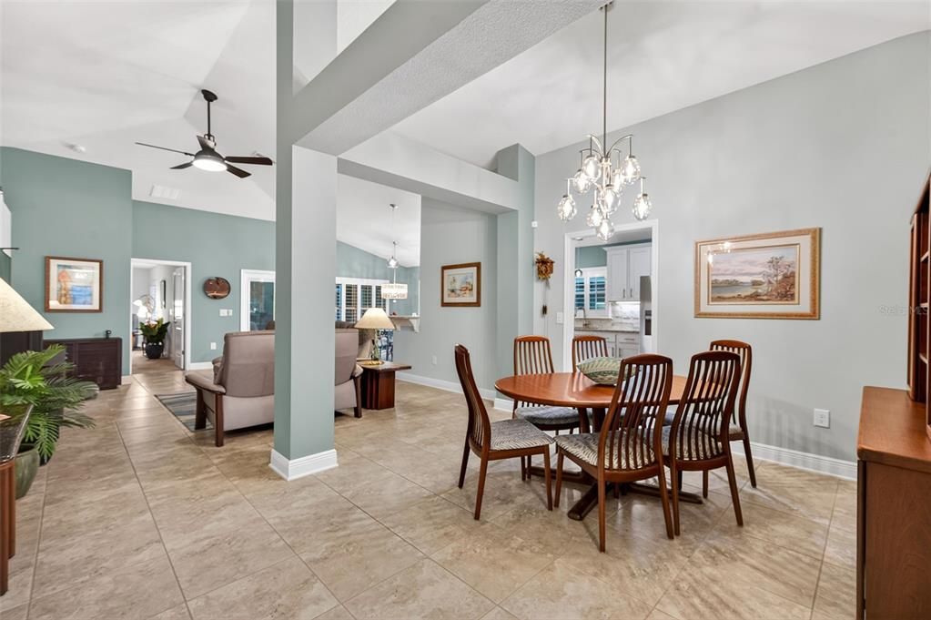 Chandelier, Dining room, Interior, Living room, Pendant Lights