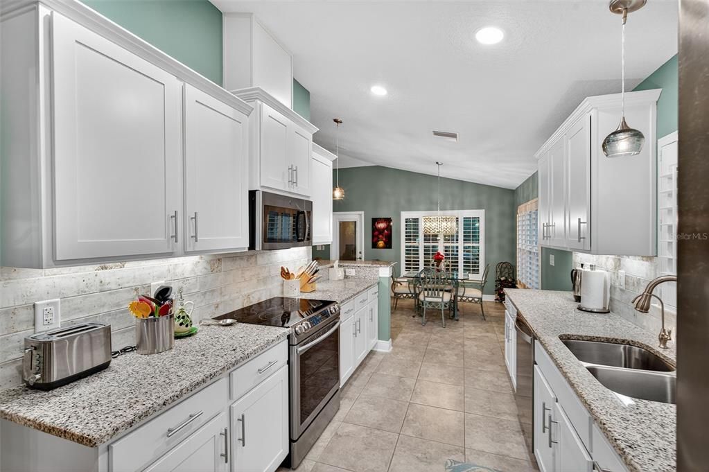 Dining room, Interior, Kitchen, Pendant Lights, Recessed Lighting, Stainless Steel Appliances