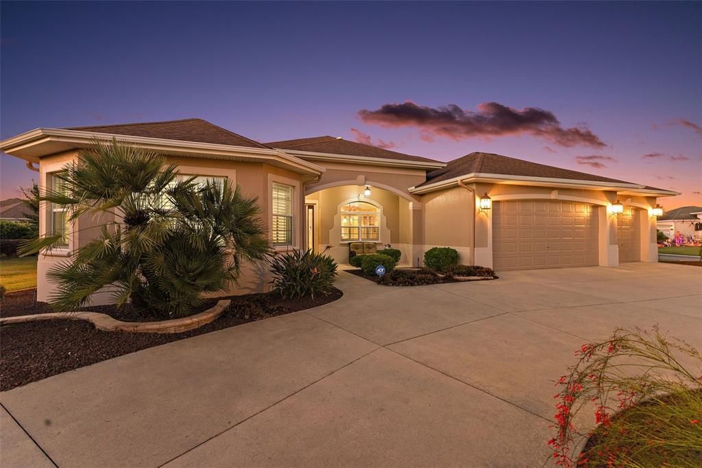 Attached, Exterior, Facade, Ranch