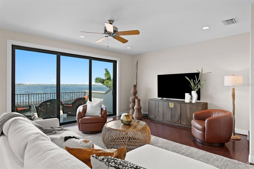Interior, Living room, Recessed Lighting, Water, Wood Texture Flooring
