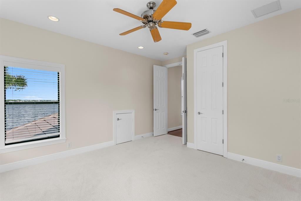 Empty room, Interior, Recessed Lighting, Water