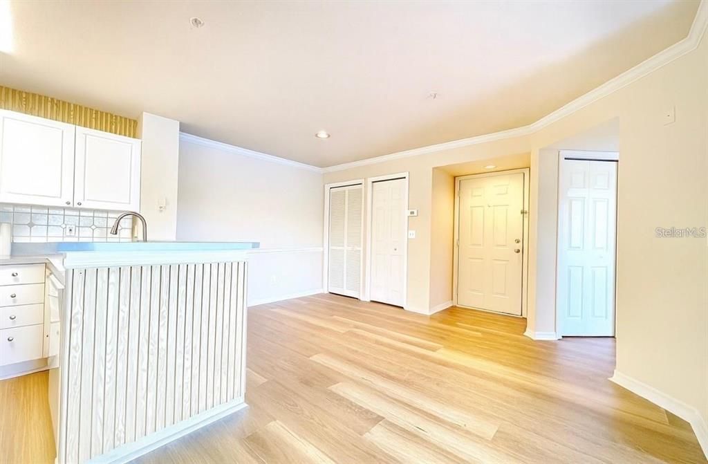Empty room, Interior, Recessed Lighting, Wood Texture Flooring