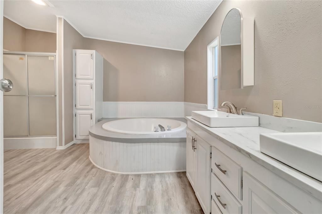 Empty room, Interior, Pendant Lights, Recessed Lighting, Wood Texture Flooring